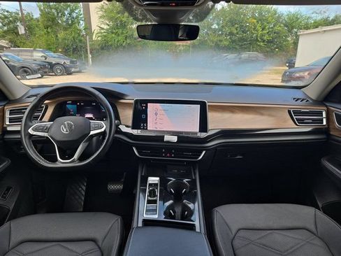Used 2025 Volkswagen Atlas SE FWD image 24