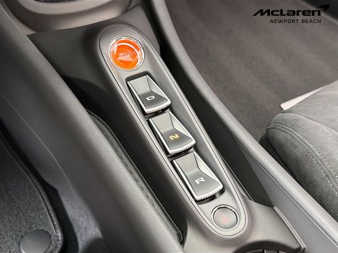 Used 2025 McLaren Artura RWD image 36