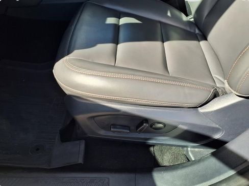 Used 2025 Ford Explorer Active w/ Active Comfort Package RWD image 16