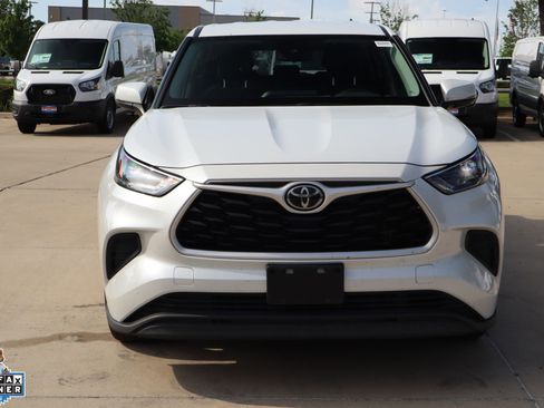 Used 2022 Toyota Highlander L FWD image 9
