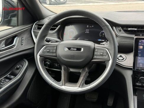 Used 2025 Jeep Grand Cherokee L Limited w/ Black Appearance Package image 23