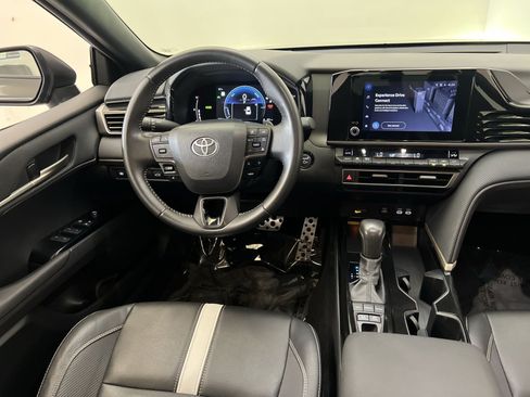 Used 2025 Toyota Camry SE FWD image 32
