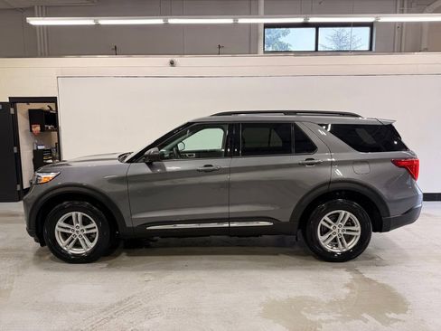Used 2023 Ford Explorer XLT w/ Equipment Group 202A AWD/4WD image 2
