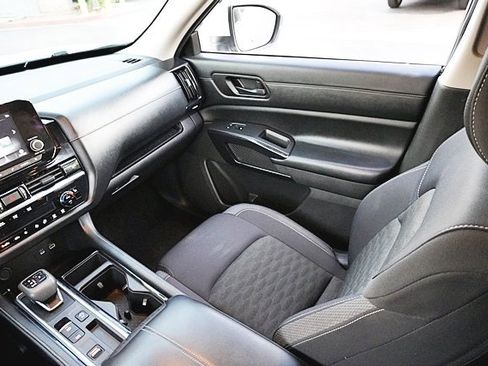 Used 2023 Nissan Pathfinder SV image 21