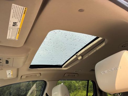 Used 2017 GMC Acadia Denali w/ Technology Package FWD image 7