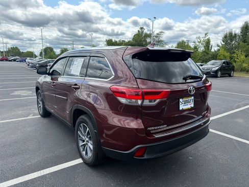 Used 2019 Toyota Highlander XLE AWD/4WD image 4