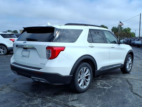 Used 2023 Ford Explorer XLT w/ Equipment Group 202A AWD/4WD image 3