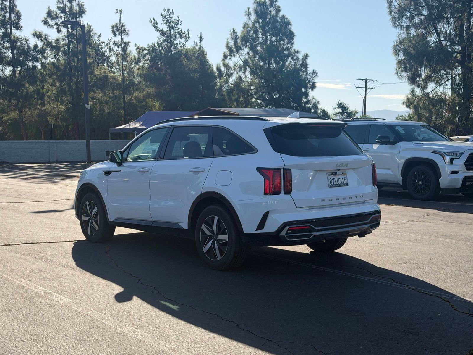 Used 2022 Kia Sorento EX w/ Panoramic Sunroof Package FWD image 4