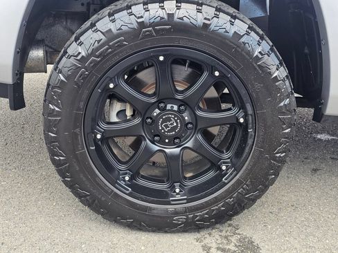 Used 2019 RAM 1500 Laramie w/ Sport Appearance Package AWD/4WD image 10