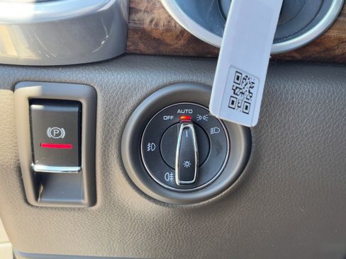 Used 2016 Porsche Cayenne image 28