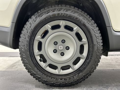 Used 2025 Rivian R1T Adventure AWD/4WD image 12