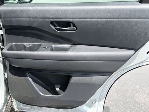 Used 2025 Nissan Pathfinder SV FWD image 31