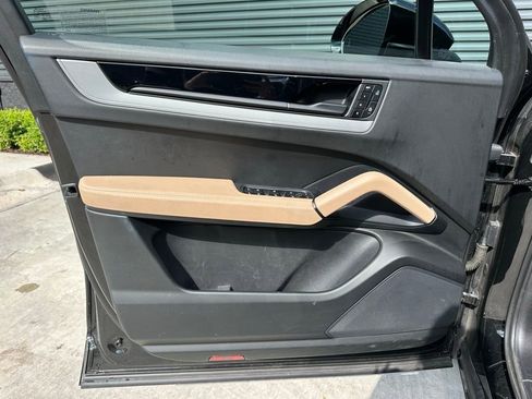 Used 2024 Porsche Cayenne image 18