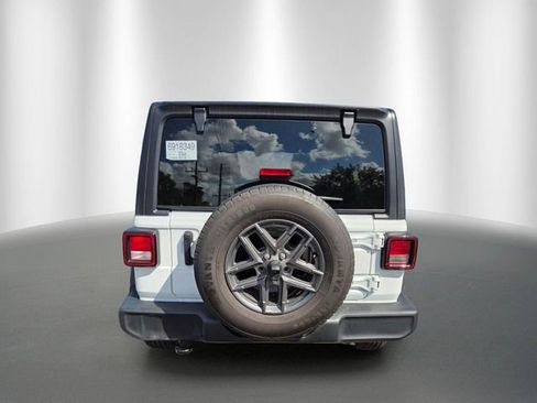 Used 2025 Jeep Wrangler Unlimited Sport AWD/4WD image 3