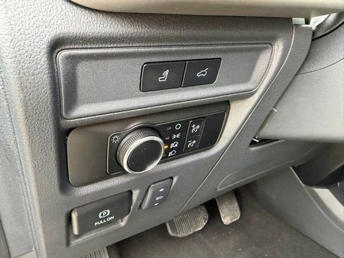 Used 2024 Ford Expedition Max XLT image 17