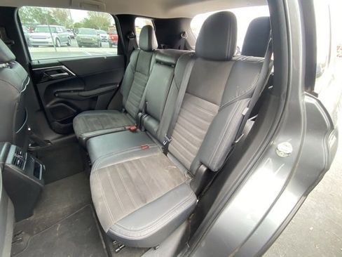 Used 2023 Mitsubishi Outlander SE image 23