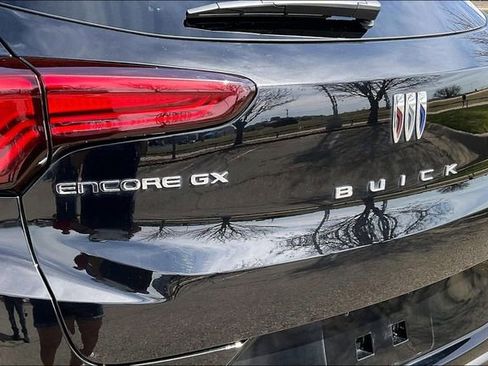 Used 2024 Buick Encore GX Sport Touring image 8