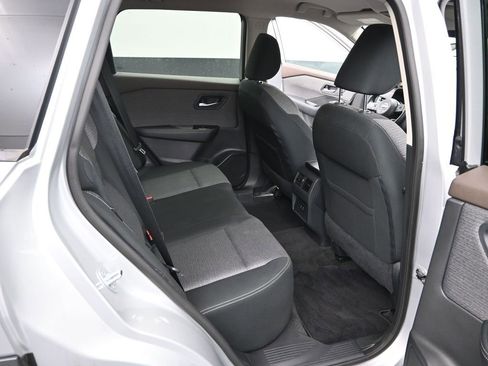 Used 2022 Nissan Rogue SV image 15