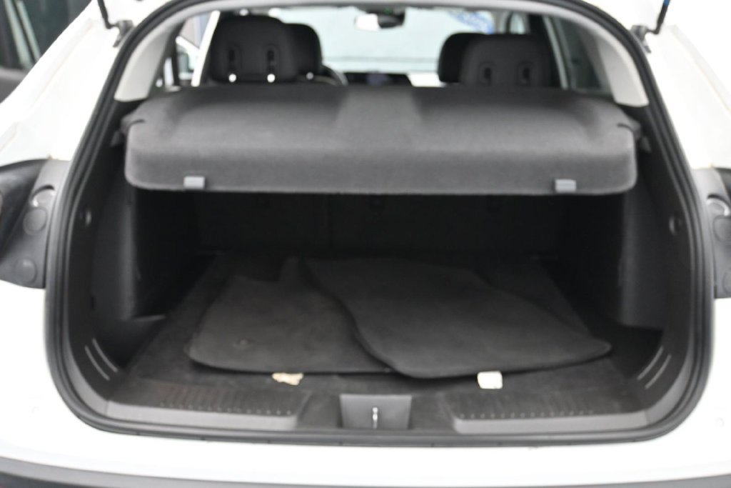 Used 2025 Chevrolet Trax LT FWD image 15
