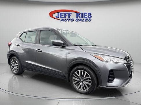 Used 2023 Nissan Kicks SV FWD image 3