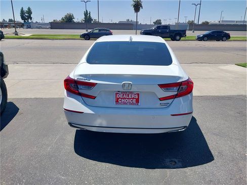 Used 2018 Honda Accord Touring image 6