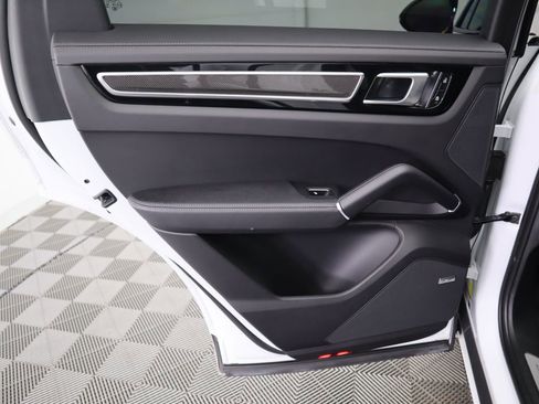 Used 2023 Porsche Cayenne Platinum Edition image 27