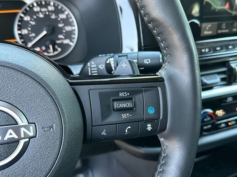 Used 2025 Nissan Pathfinder SL AWD/4WD image 25