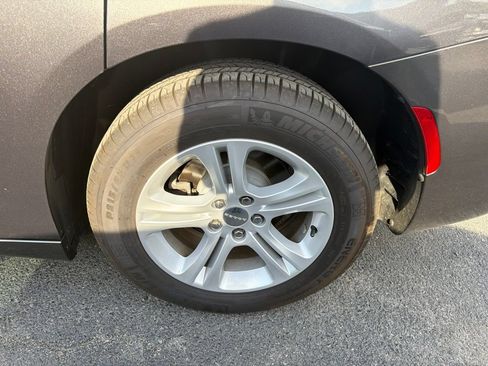 Used 2016 Dodge Charger SE RWD image 6