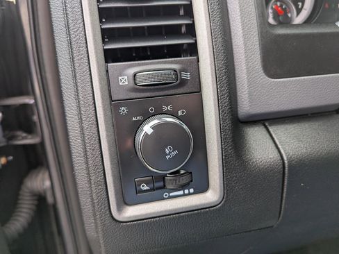 Used 2014 RAM 1500 Express RWD image 21