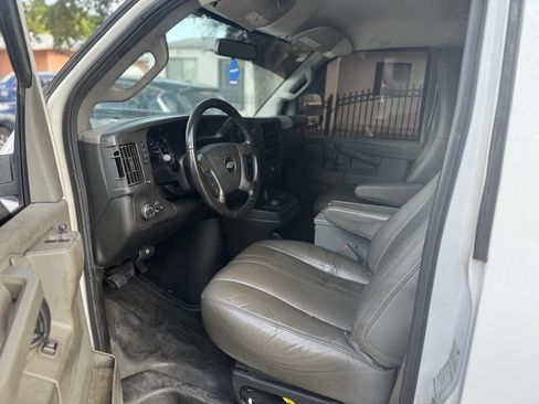 Used 2018 Chevrolet Express 3500 Extended w/ Driver Convenience Package image 3