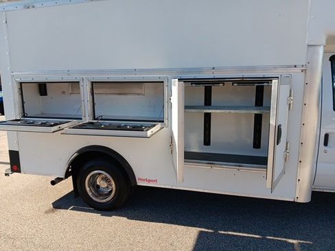 Used 2017 Ford E-350 and Econoline 350 Super Duty image 22