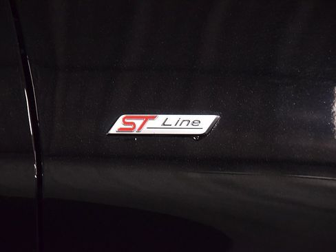 Used 2025 Ford Explorer ST-Line image 11