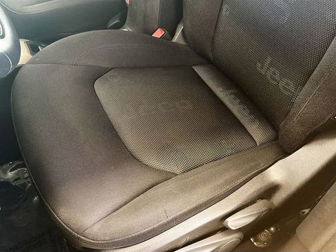 Used 2017 Jeep Renegade Latitude AWD/4WD image 21