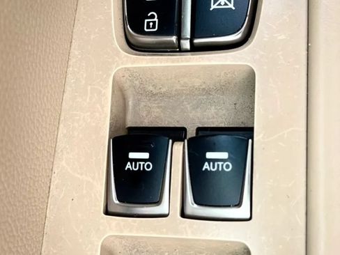 Used 2013 Hyundai Azera w/ Technology Pkg FWD image 25