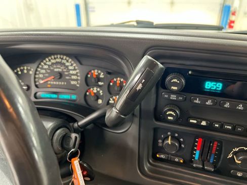 Used 2006 GMC Sierra 1500 SLE w/ Light Duty Power Package AWD/4WD image 16