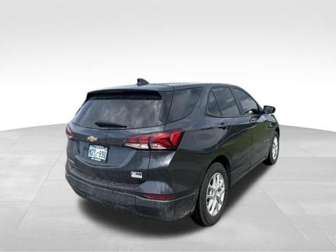Used 2022 Chevrolet Equinox LS w/ LS Convenience Package FWD image 3