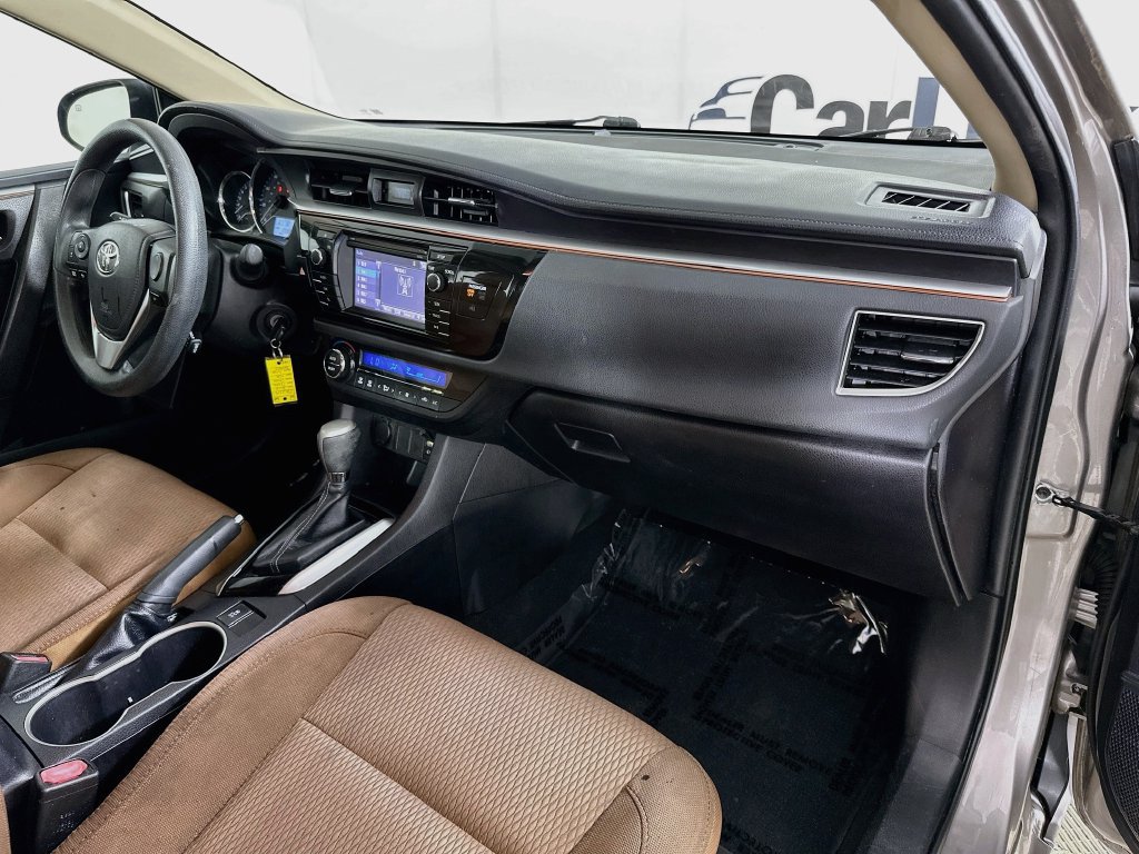 Used 2015 Toyota Corolla LE FWD image 32