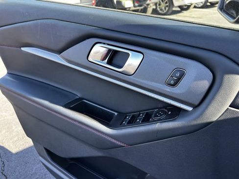 Certified 2025 Ford Explorer ST-Line w/ ST-Line Street Pack image 31