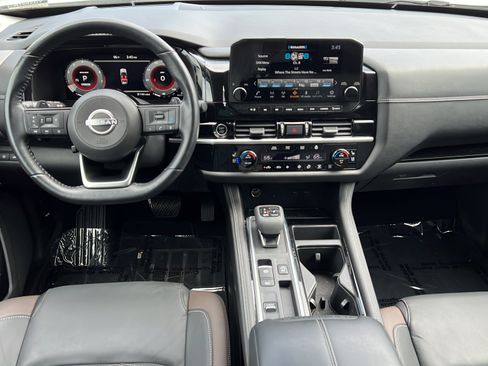 Used 2022 Nissan Pathfinder Platinum w/ Cargo Package FWD image 11