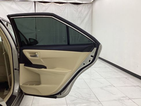 Used 2015 Toyota Camry LE image 25