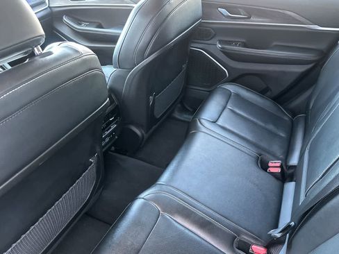 Certified 2022 Jeep Grand Cherokee Limited 4xe w/ Luxury Tech Group II AWD/4WD image 4