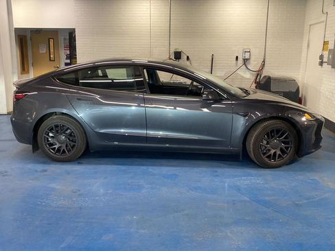 Used 2025 Tesla Model 3 Long Range image 3