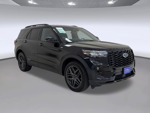 Certified 2025 Ford Explorer ST-Line w/ ST-Line Street Pack AWD/4WD image 7
