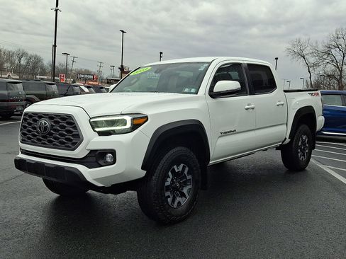 Used 2023 Toyota Tacoma TRD Off-Road image 3