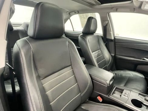 Used 2017 Toyota Camry XLE w/ Moonroof Package FWD image 12