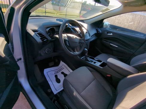 Used 2017 Ford Escape SE w/ SE Cold Weather Package AWD/4WD image 7