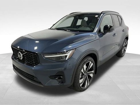 Used 2026 Volvo XC40 B5 Ultra w/ Protection Package Premier image 4