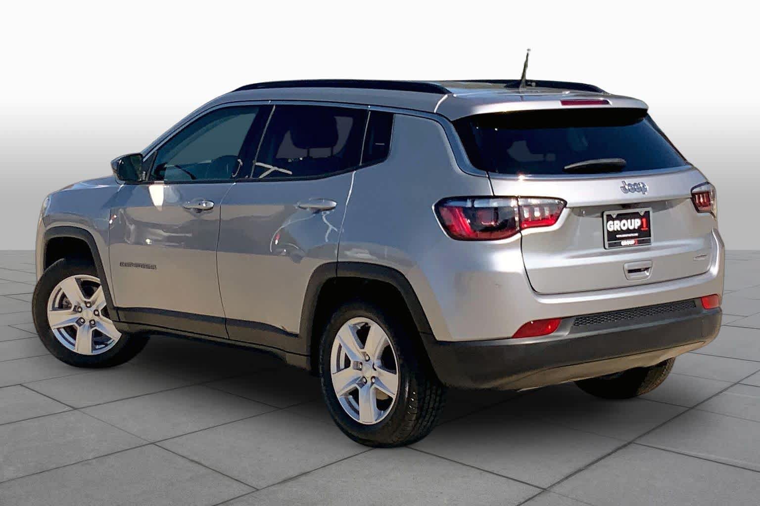 Used 2022 Jeep Compass Latitude w/ Convenience Group FWD image 11