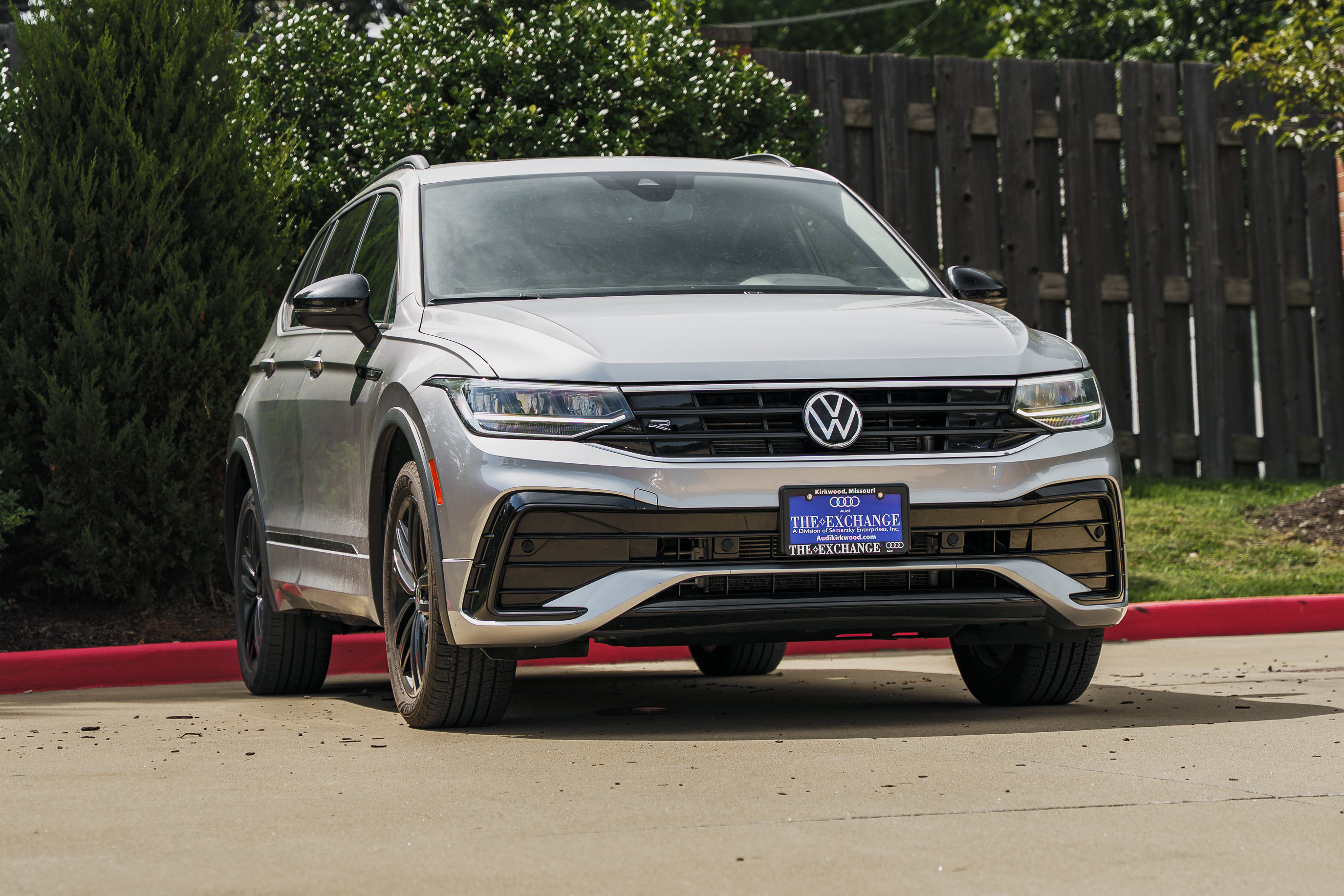Used 2022 Volkswagen Tiguan SE R-Line AWD/4WD image 1