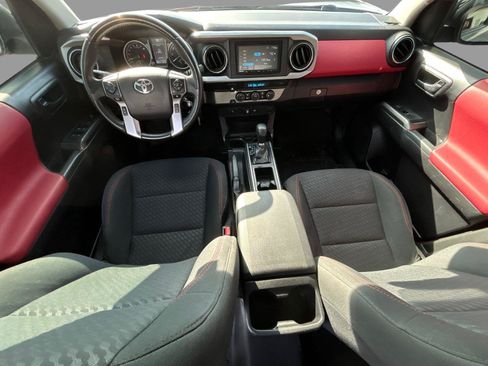 Used 2021 Toyota Tacoma SR5 RWD image 31